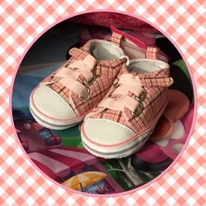 💕New💕Light pink plaid sneakers💕